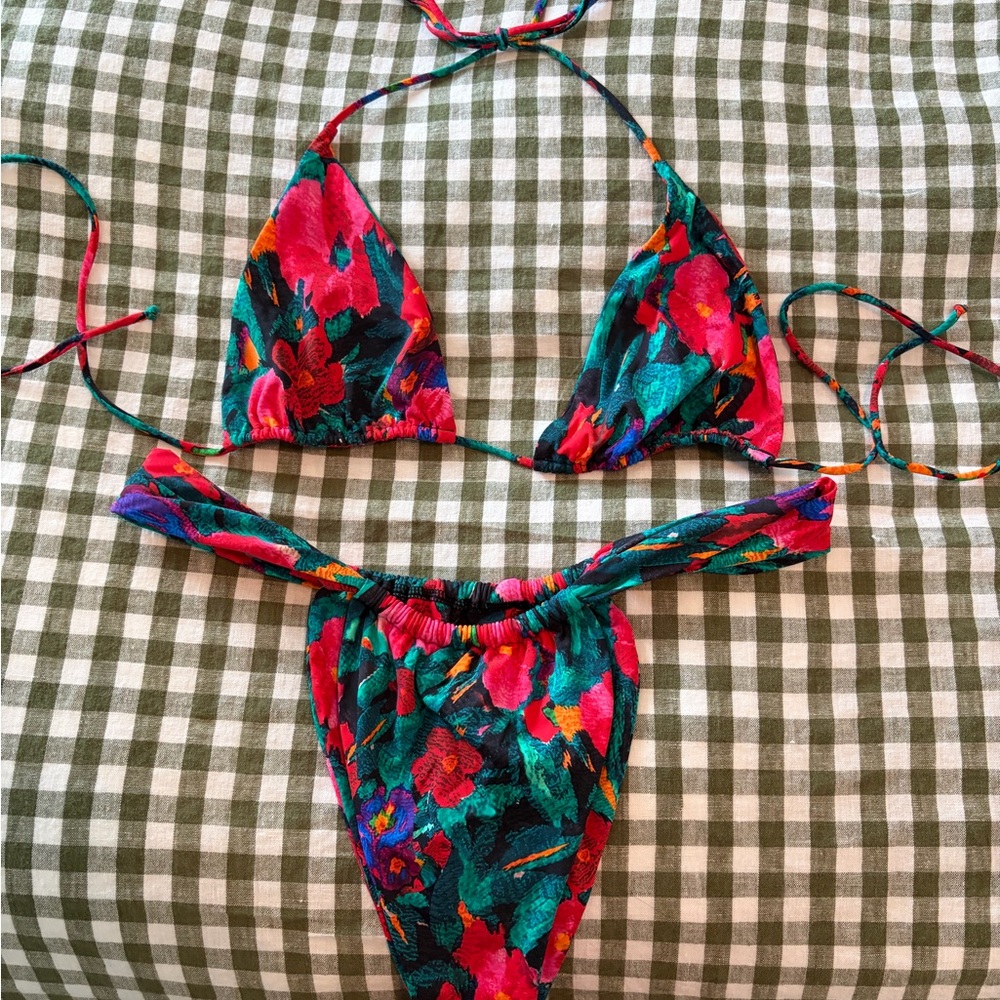 RESA Floral bikini in Resort 🌺
